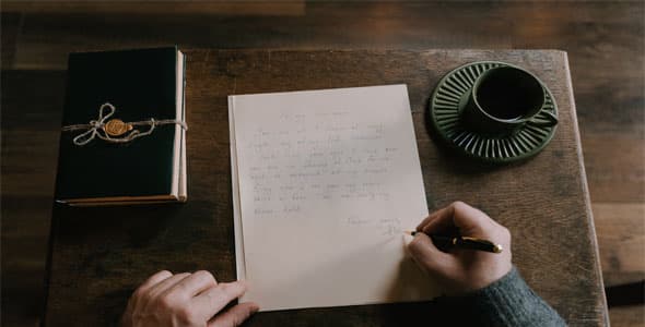 من اول من خط بالقلم